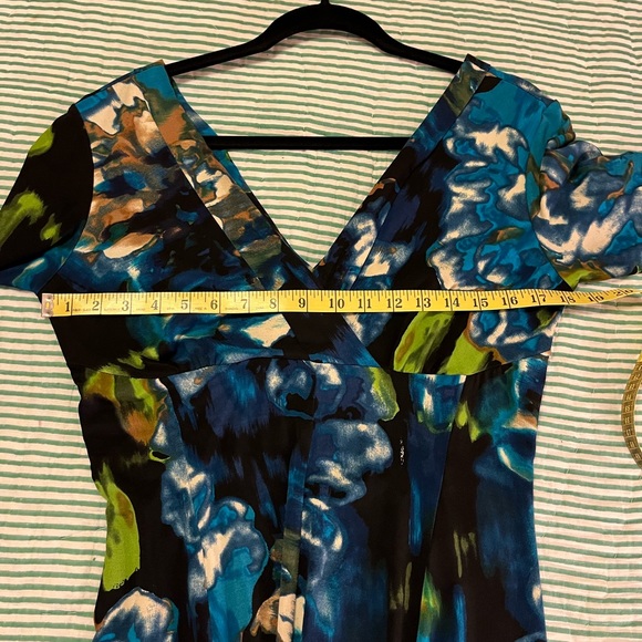 Lily Medium Dress. Good Condition - Picture 2 of 5